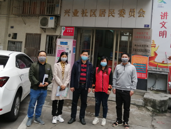 3月20日，市創(chuàng)文辦到興業(yè)社區(qū)調(diào)研，右二為李小紅。