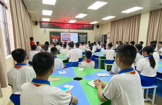 已處理1630663369255江門市中小學(xué)校“思政第一課”在鶴山市拉開序幕（攝影：黃啟建）.jpg