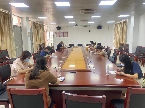 1： 9月8日—9日，沙坪一小的老師們集中沙坪一小峻廷灣校區(qū)，協(xié)助流調(diào)工作。.jpg