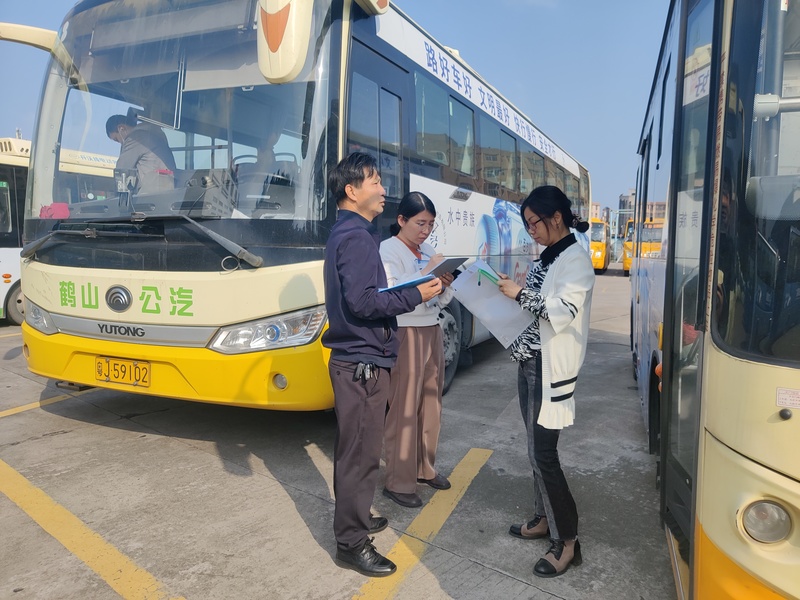 檢查公交車(chē)車(chē)容車(chē)貌.jpg