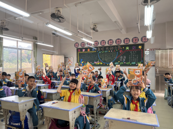 樓沖小學(xué)發(fā)新書啦！.jpg