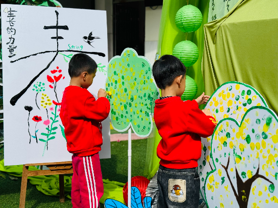 新星幼兒園開學(xué)點(diǎn)春---成長(zhǎng)的力量，孩子感受春的美好，我為小樹添綠啦！.jpg